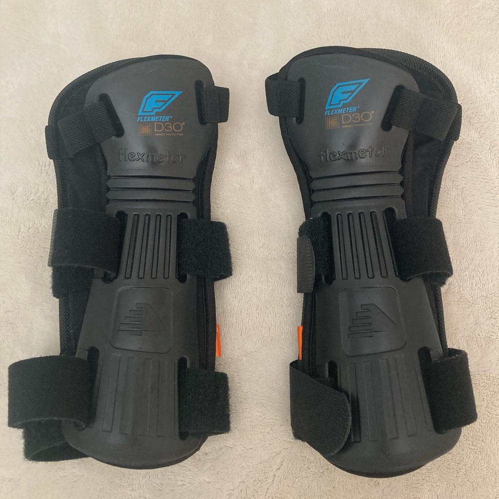 Demon United Flexmeter Double Sided Wrist Guards
